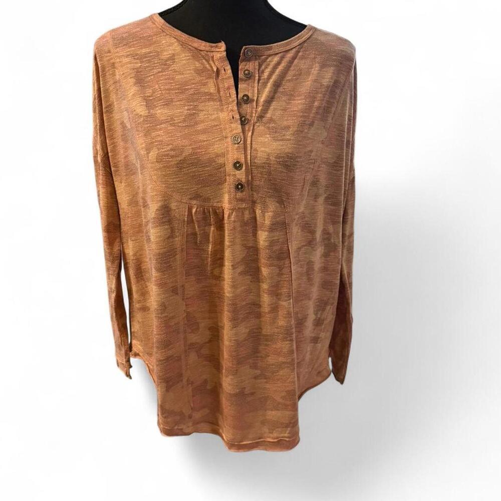 Nine West pink with light camo pattern top Size Medium